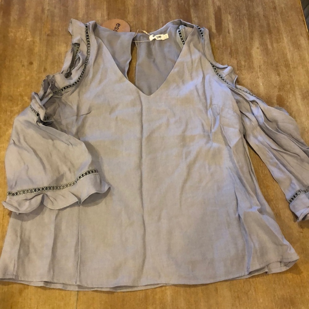 Cold shoulder v neck top